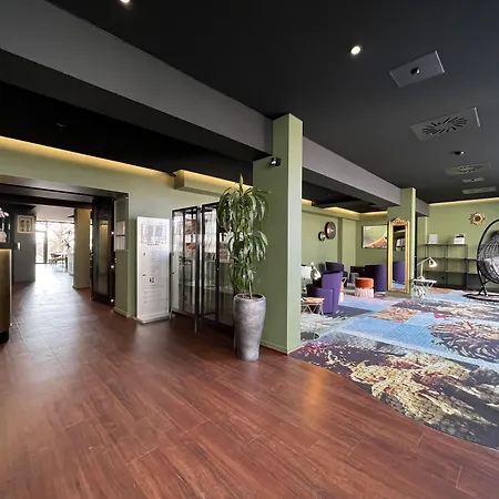 Brit Hotel, & Restaurant - Colmar Est 3* بيشويرْ